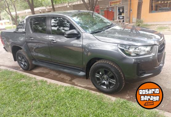 Camionetas - Toyota Hilux SR 4x2 2022 Diesel 40000Km - En Venta