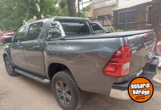 Camionetas - Toyota Hilux SR 4x2 2022 Diesel 40000Km - En Venta