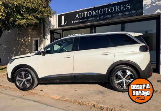Camionetas - Peugeot 5008 Allure plus 7 Asient 2017 Nafta 180000Km - En Venta