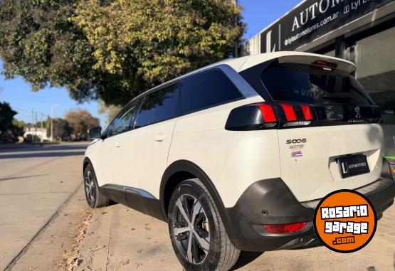 Camionetas - Peugeot 5008 Allure plus 7 Asient 2017 Nafta 180000Km - En Venta