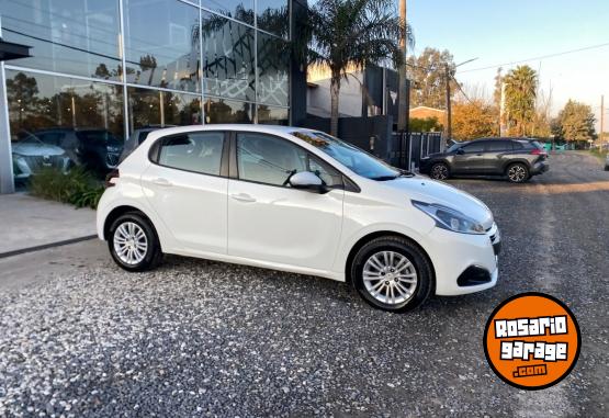 Autos - Peugeot 208 2017 Nafta 101000Km - En Venta