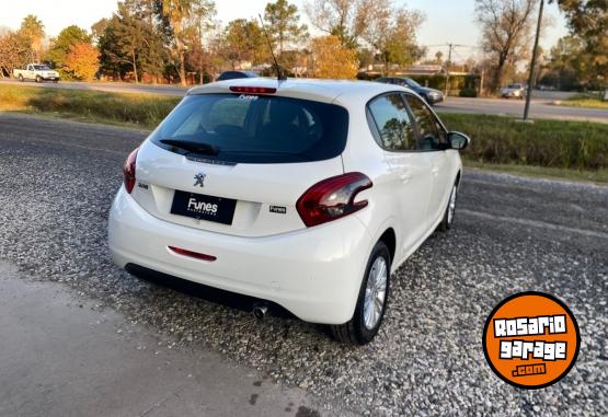 Autos - Peugeot 208 2017 Nafta 101000Km - En Venta