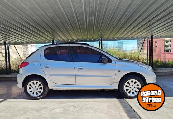 Autos - Peugeot 207 2010 Nafta 142500Km - En Venta