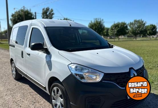 Utilitarios - Renault Kangoo 2023 Nafta 115000Km - En Venta