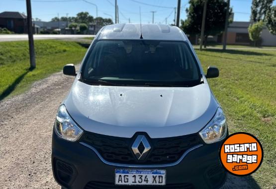 Utilitarios - Renault Kangoo 2023 Nafta 115000Km - En Venta