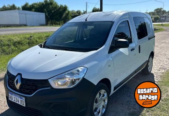 Utilitarios - Renault Kangoo 2023 Nafta 115000Km - En Venta