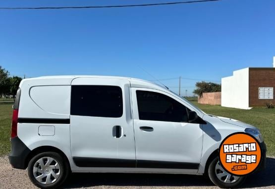 Utilitarios - Renault Kangoo 2023 Nafta 115000Km - En Venta