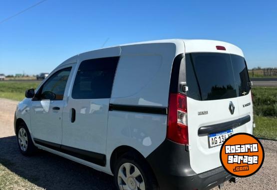 Utilitarios - Renault Kangoo 2023 Nafta 115000Km - En Venta