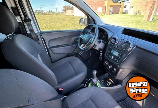 Utilitarios - Renault Kangoo 2023 Nafta 115000Km - En Venta
