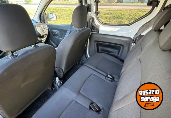 Utilitarios - Renault Kangoo 2023 Nafta 115000Km - En Venta