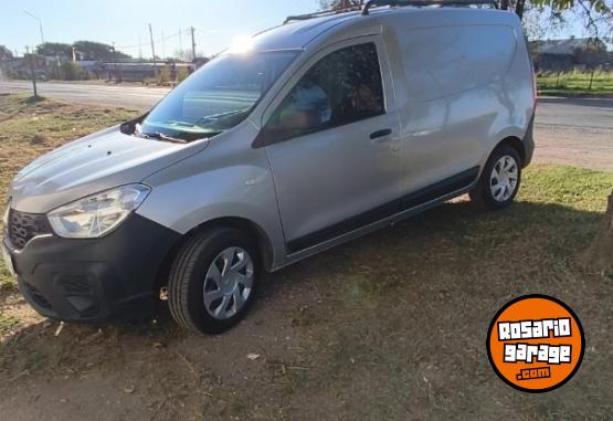 Utilitarios - Renault Kangoo 2022 Nafta 63000Km - En Venta