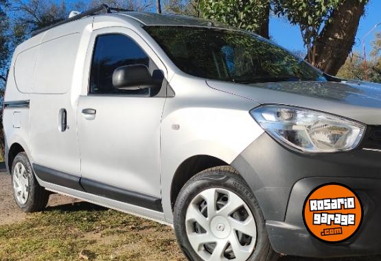 Utilitarios - Renault Kangoo 2022 Nafta 63000Km - En Venta