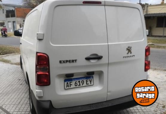 Utilitarios - Peugeot Expert 2022 Diesel 111111Km - En Venta