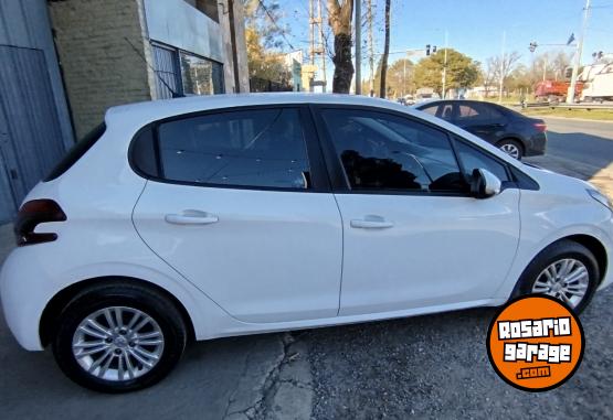 Autos - Peugeot 208 2017 Nafta 95000Km - En Venta