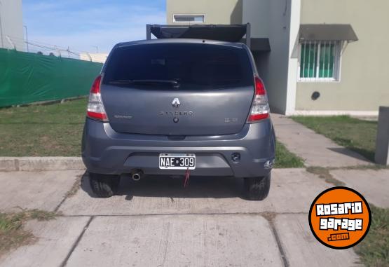 Autos - Renault Sandero privillige 2013 Nafta 237000Km - En Venta