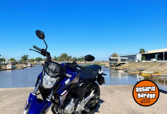 Motos - Honda Twister 2022 Nafta 7600Km - En Venta