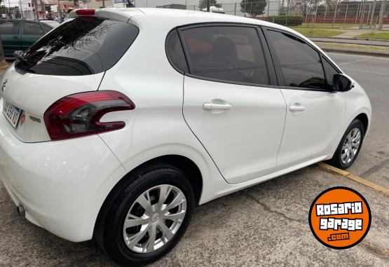 Autos - Peugeot 208 2016 Nafta 112000Km - En Venta