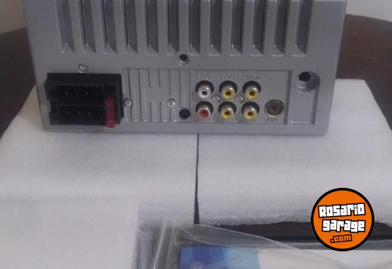 Accesorios para Autos - Estereo con pantalla tactil de 7" 1080 p full hd usb, bluetooth, micro sd, aux, mirror link y radio. Incluye camara de retroceso. Potencia 60x4. - En Venta
