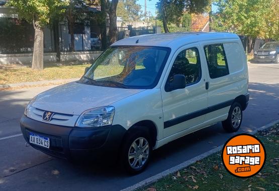 Utilitarios - Peugeot Partner Familiar. 2016 GNC 135000Km - En Venta