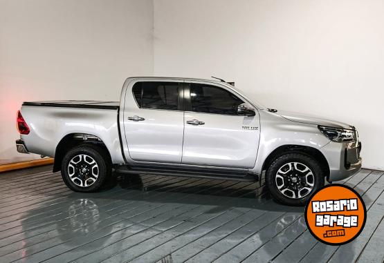 Camionetas - Toyota HILUX 4X2 DC SRX 2,8 TDI 2022 Diesel 169548Km - En Venta