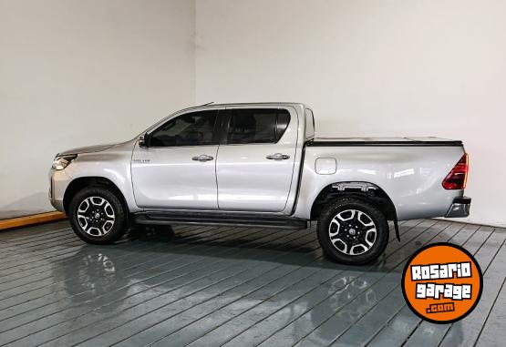 Camionetas - Toyota HILUX 4X2 DC SRX 2,8 TDI 2022 Diesel 169548Km - En Venta