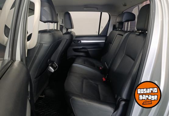 Camionetas - Toyota HILUX 4X2 DC SRX 2,8 TDI 2022 Diesel 169548Km - En Venta