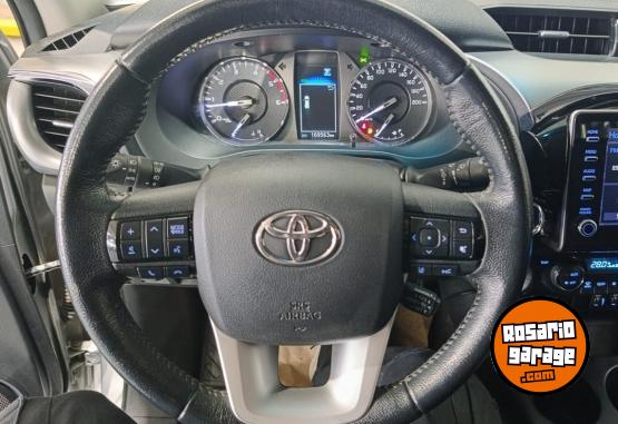 Camionetas - Toyota HILUX 4X2 DC SRX 2,8 TDI 2022 Diesel 169548Km - En Venta