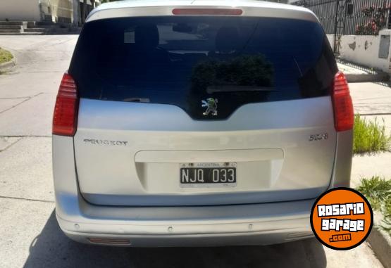 Autos - Peugeot 7 asientos 2014 Nafta 192000Km - En Venta
