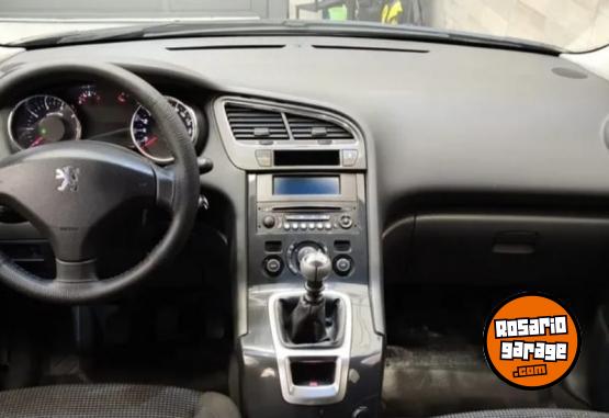 Autos - Peugeot 7 asientos 2014 Nafta 192000Km - En Venta