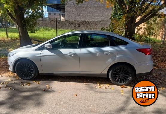 Autos - Ford FOCUS III TITANIUM 2.0 2016 Nafta 140000Km - En Venta