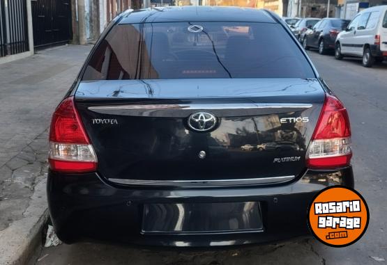 Autos - Toyota Etios 2016 Nafta 126000Km - En Venta