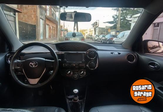 Autos - Toyota Etios 2016 Nafta 126000Km - En Venta