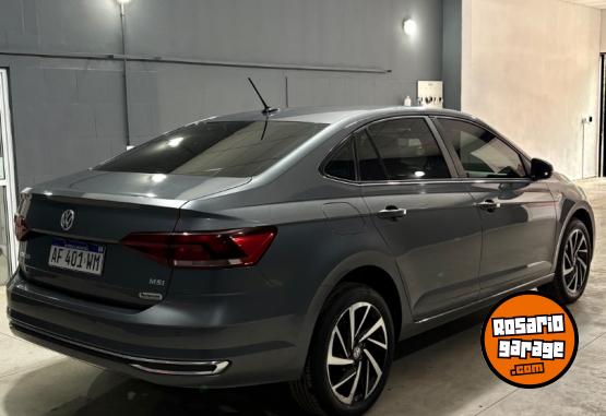 Autos - Volkswagen Virtus highline 2022 Nafta 61000Km - En Venta