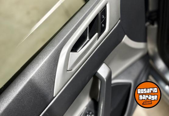 Autos - Volkswagen Virtus highline 2022 Nafta 61000Km - En Venta