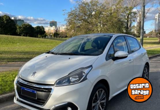 Autos - Peugeot 208 2017 Nafta 93500Km - En Venta