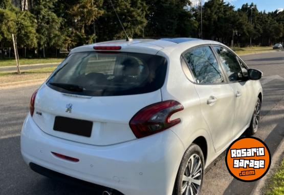 Autos - Peugeot 208 2017 Nafta 93500Km - En Venta