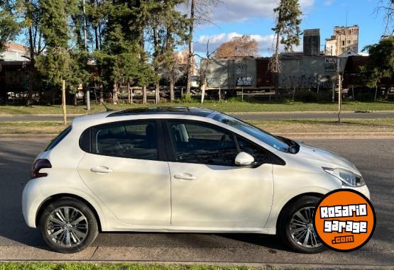 Autos - Peugeot 208 2017 Nafta 93500Km - En Venta