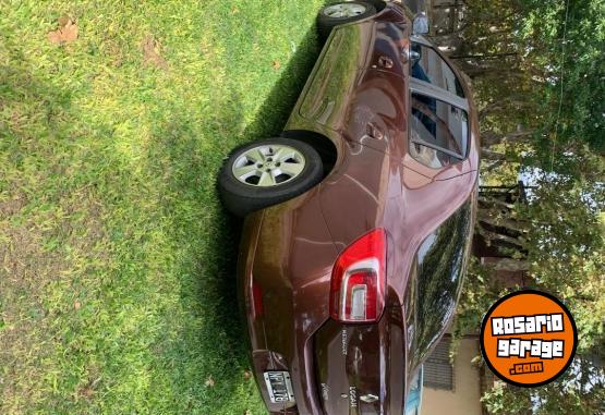 Autos - Renault Logan 2014 GNC 135000Km - En Venta