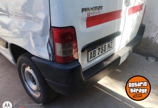 Utilitarios - Peugeot Partner 2017 Diesel 159000Km - En Venta