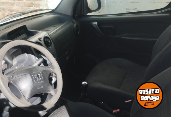 Utilitarios - Peugeot Partner 2017 Diesel 159000Km - En Venta