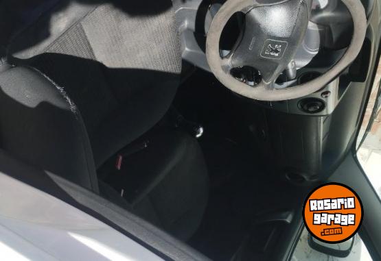 Utilitarios - Peugeot Partner 2017 Diesel 159000Km - En Venta