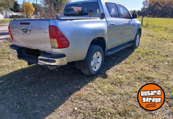 Camionetas - Toyota hilux srv pack 2017 Diesel 235000Km - En Venta