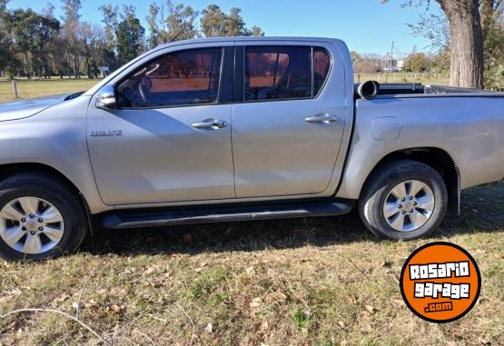 Camionetas - Toyota hilux srv pack 2017 Diesel 235000Km - En Venta