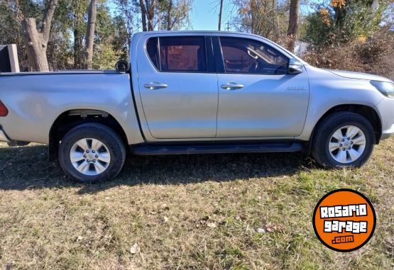 Camionetas - Toyota hilux srv pack 2017 Diesel 235000Km - En Venta