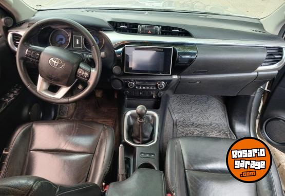 Camionetas - Toyota hilux srv pack 2017 Diesel 235000Km - En Venta