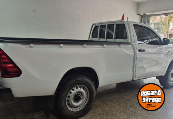 Camionetas - Toyota Hilux 4x2 2023 Diesel 100000Km - En Venta