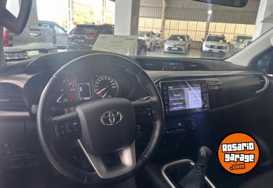 Camionetas - Toyota Hilux 4x2 SRV 2.8 6MT 2022 Diesel 42900Km - En Venta