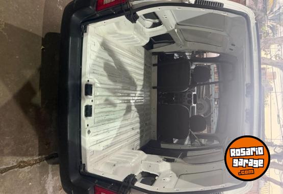 Utilitarios - Citroen Berlingo hdi 2021 Diesel 140000Km - En Venta
