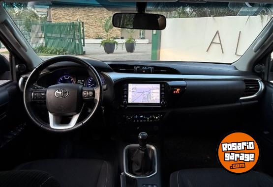 Camionetas - Toyota HILUX SRV 2019 Diesel 82000Km - En Venta
