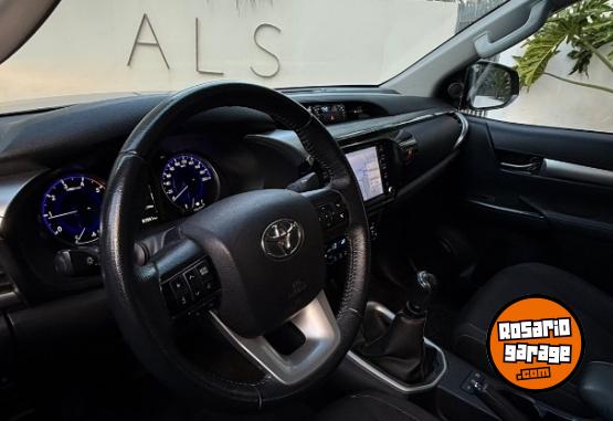 Camionetas - Toyota HILUX SRV 2019 Diesel 82000Km - En Venta